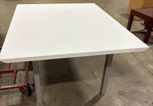 59X47 White Table